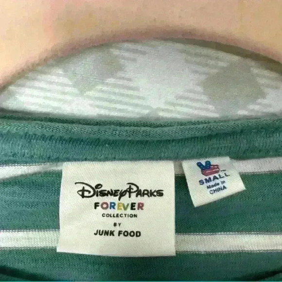 Disney Parks Magic Kingdom Youth / Womens T Shirt small - Picture 3 of 6